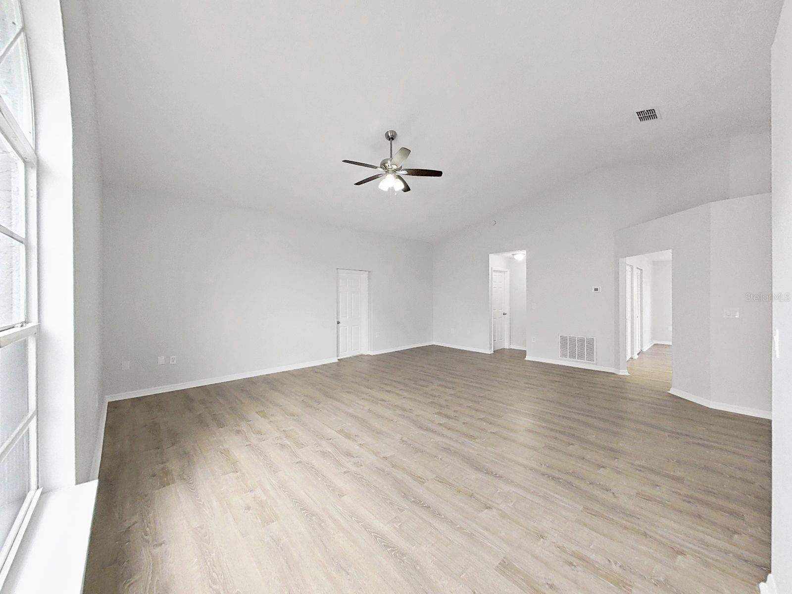 Listing photo id 8 for 4305 Northampton Drive