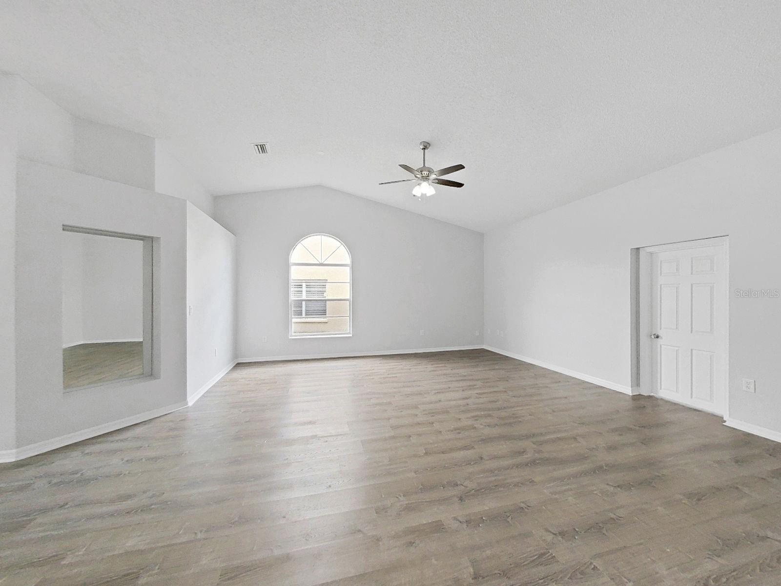 Listing photo id 11 for 4305 Northampton Drive