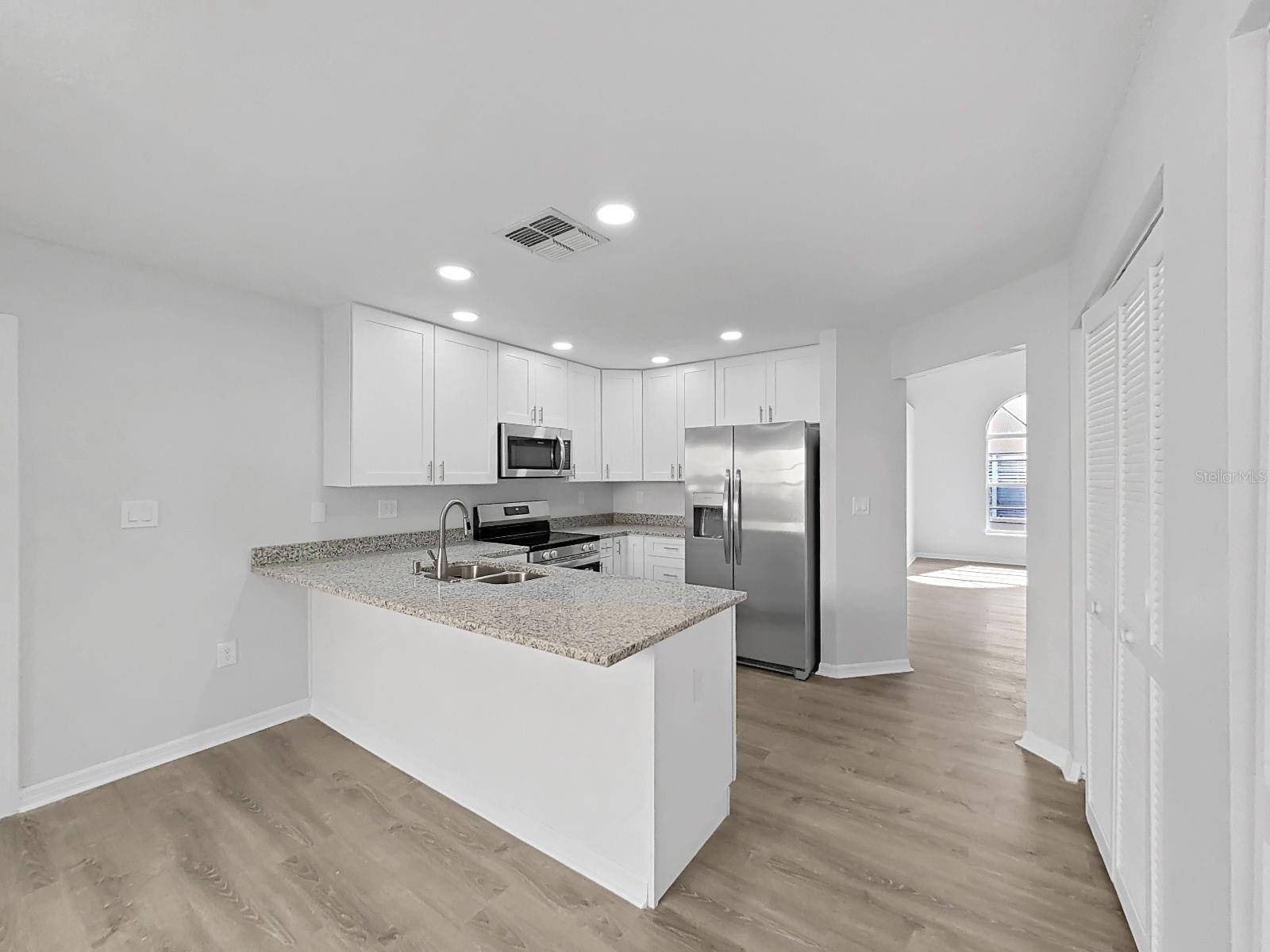 Listing photo id 15 for 4305 Northampton Drive