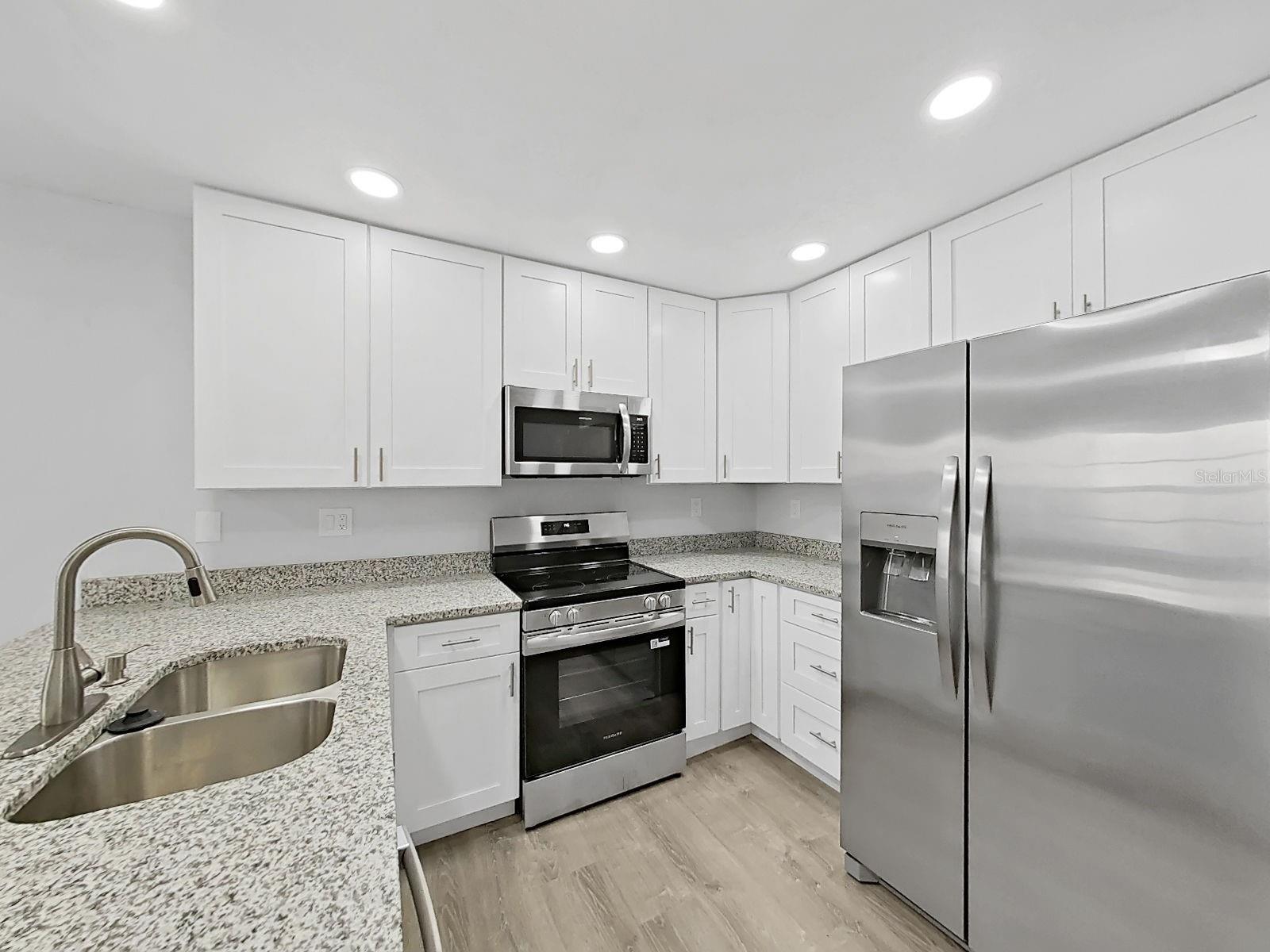 Listing photo id 16 for 4305 Northampton Drive