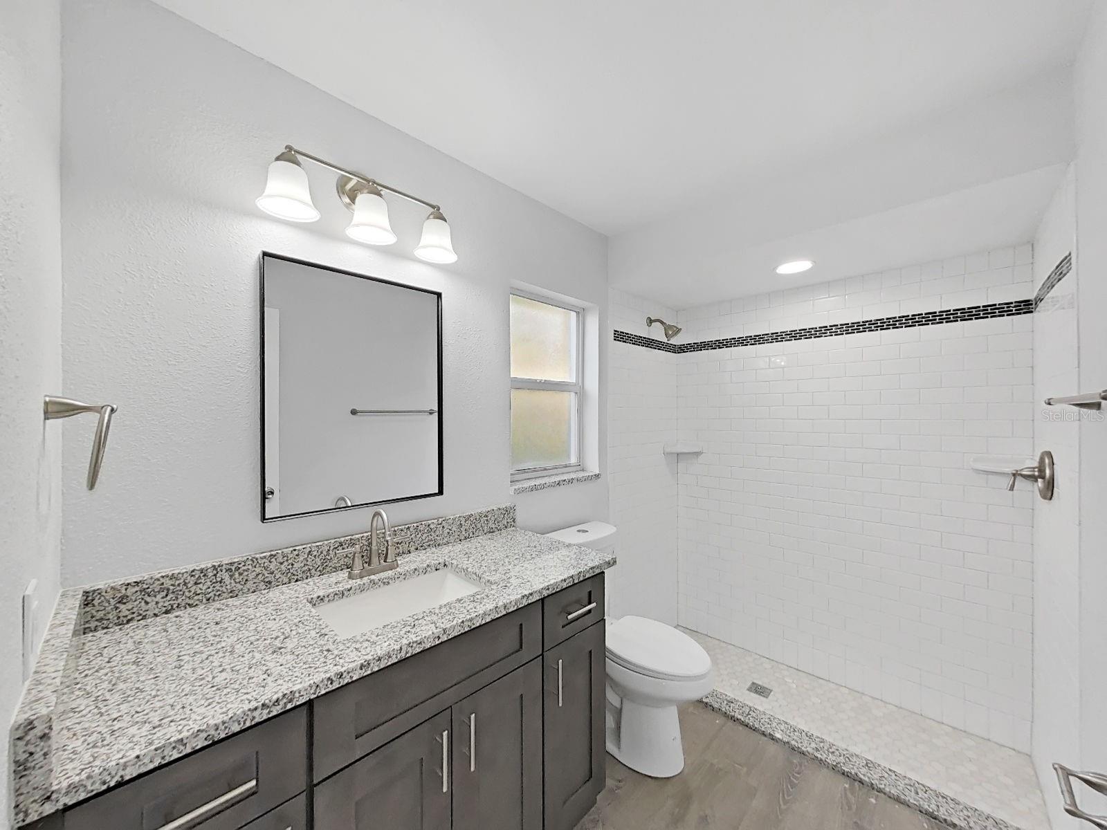 Listing photo id 24 for 4305 Northampton Drive