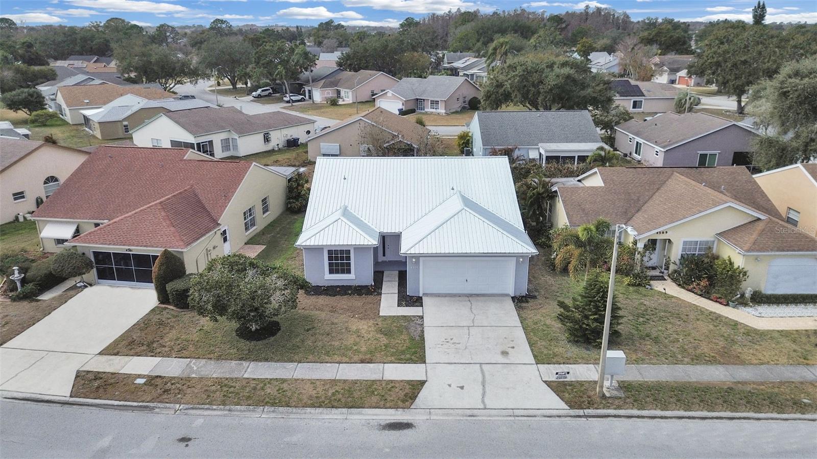 Listing photo id 2 for 4305 Northampton Drive