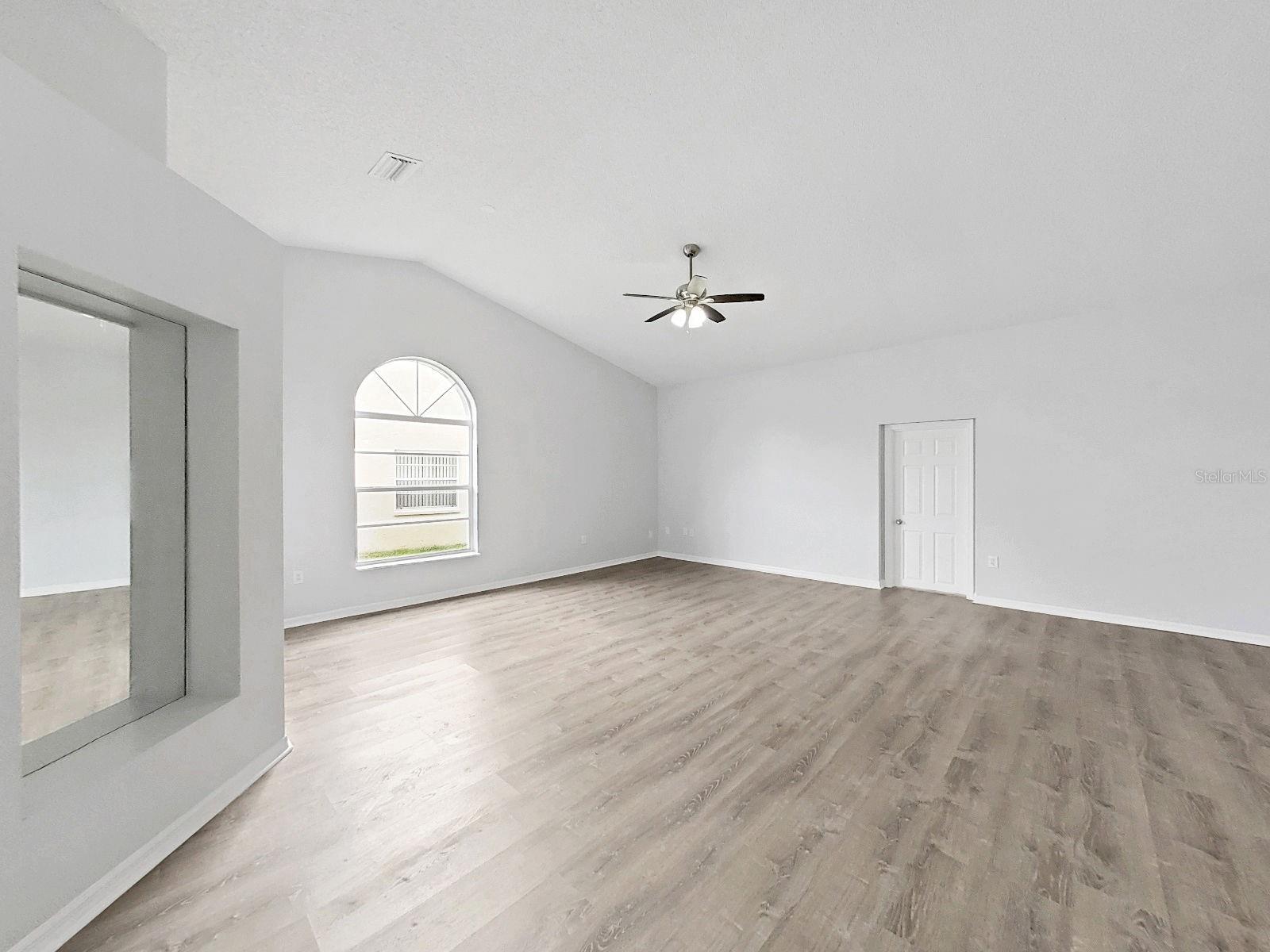 Listing photo id 7 for 4305 Northampton Drive