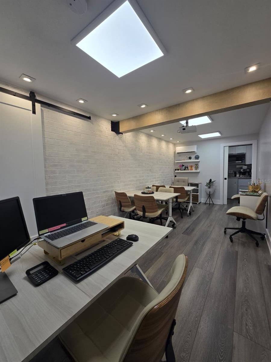 Image 10 of 11 For 2722 Tampa Bay Boulevard