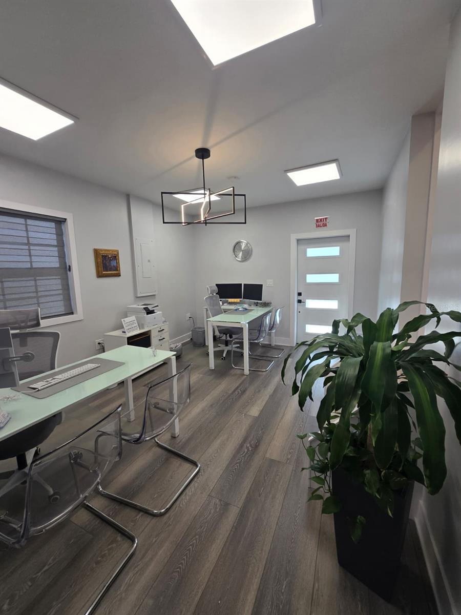 Image 3 of 11 For 2722 Tampa Bay Boulevard