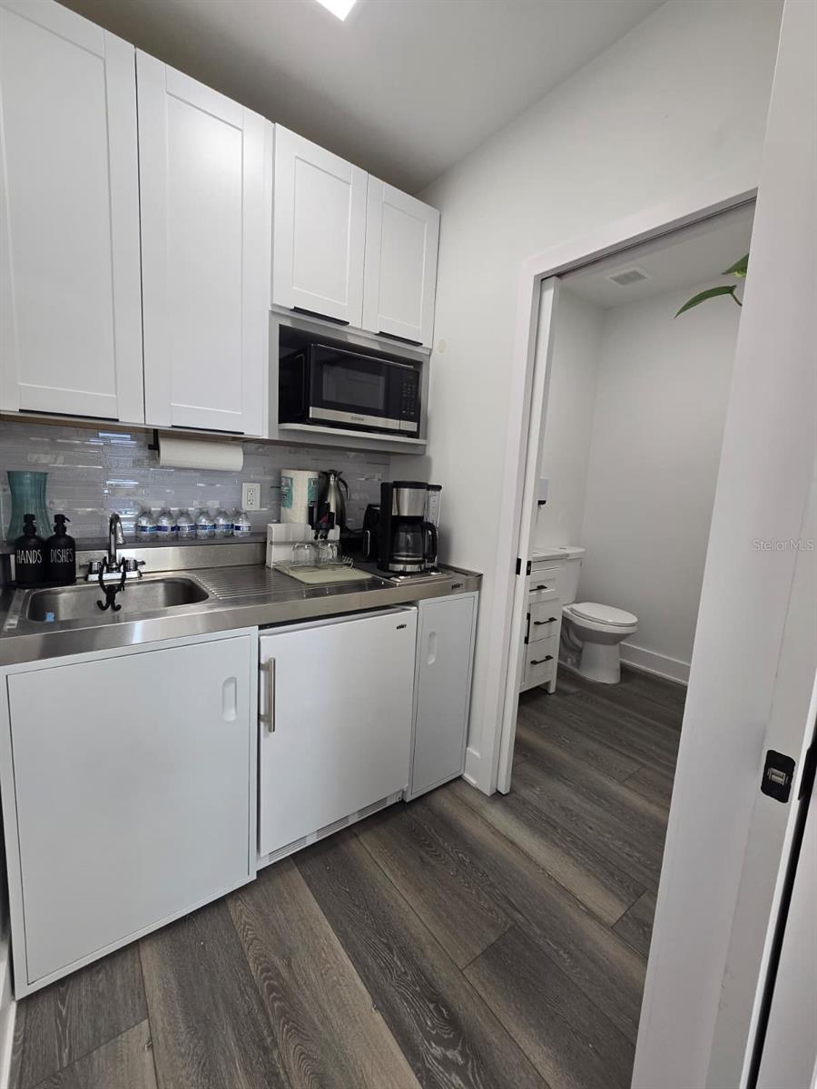 Image 7 of 11 For 2722 Tampa Bay Boulevard