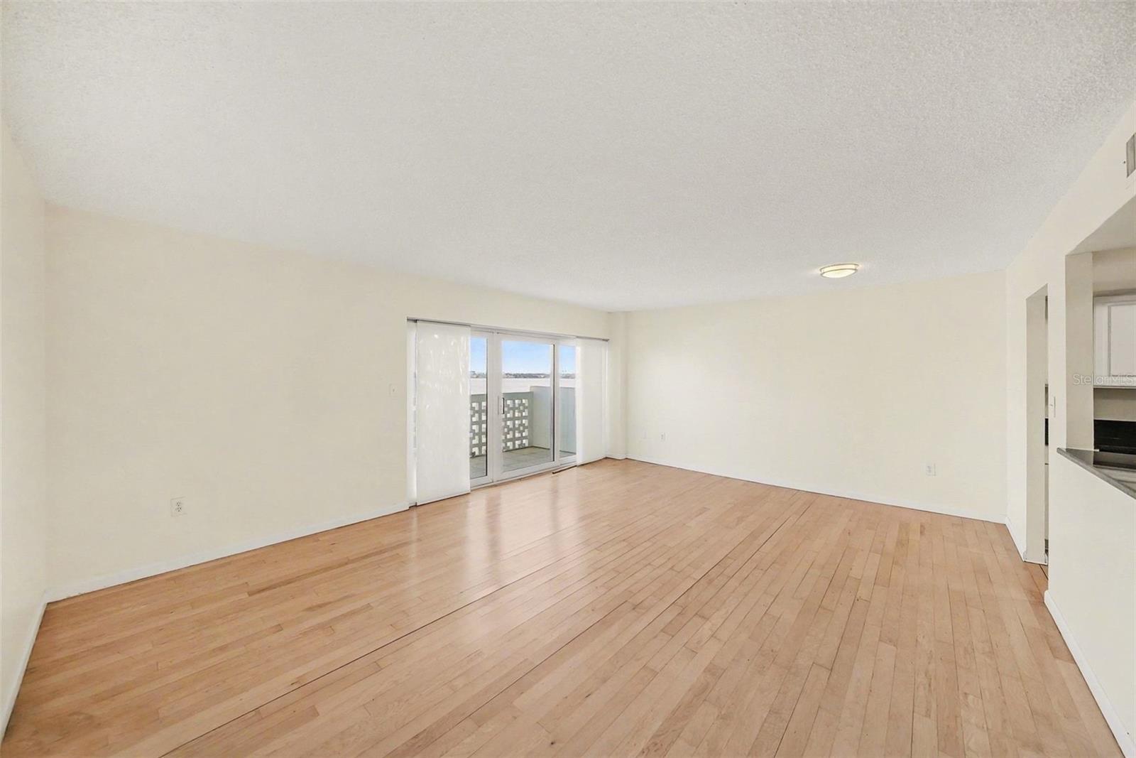 Image 10 of 40 For 2401 Bayshore Boulevard 1007