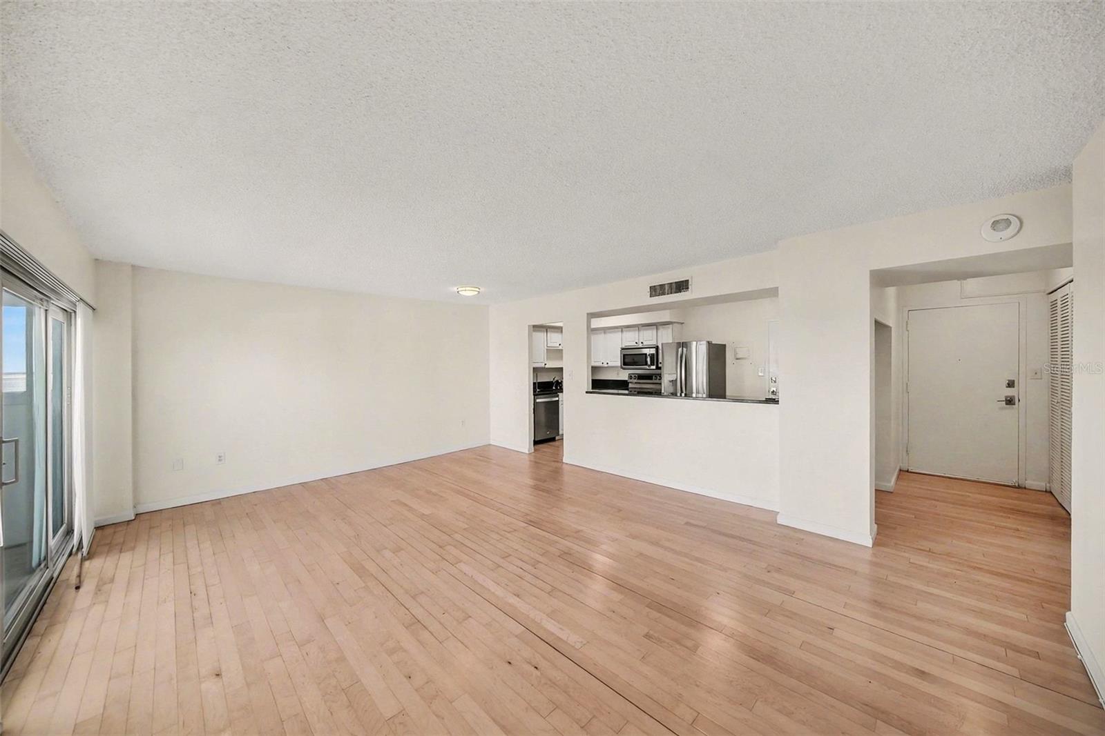 Image 11 of 40 For 2401 Bayshore Boulevard 1007