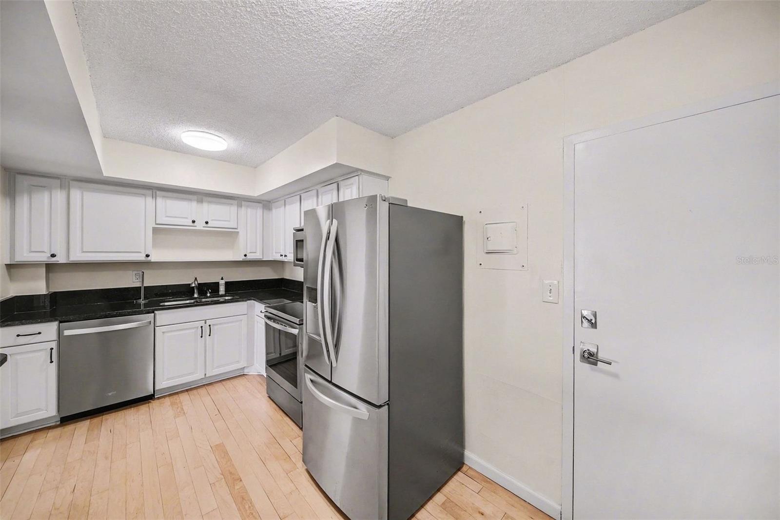 Image 16 of 40 For 2401 Bayshore Boulevard 1007