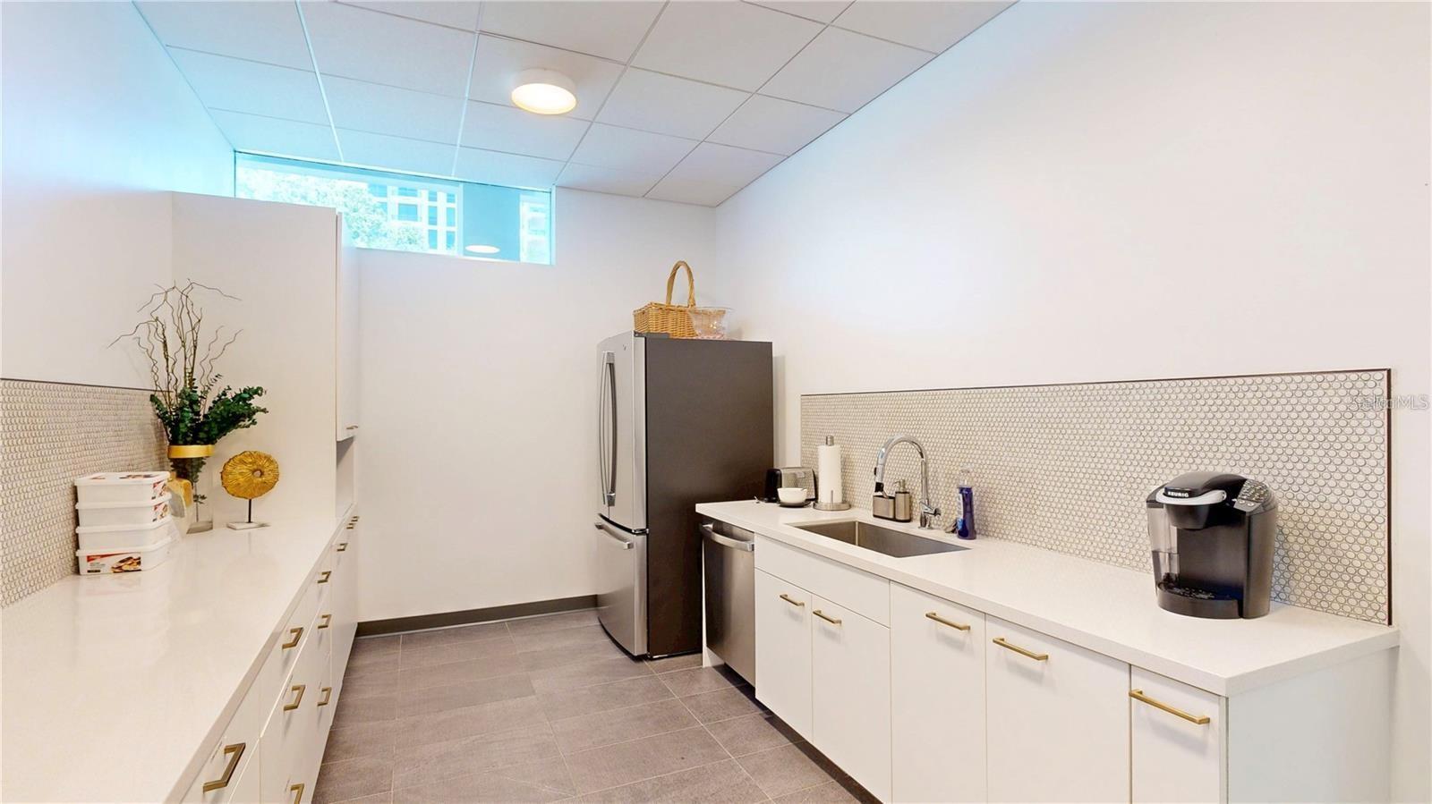 Image 30 of 40 For 2401 Bayshore Boulevard 1007