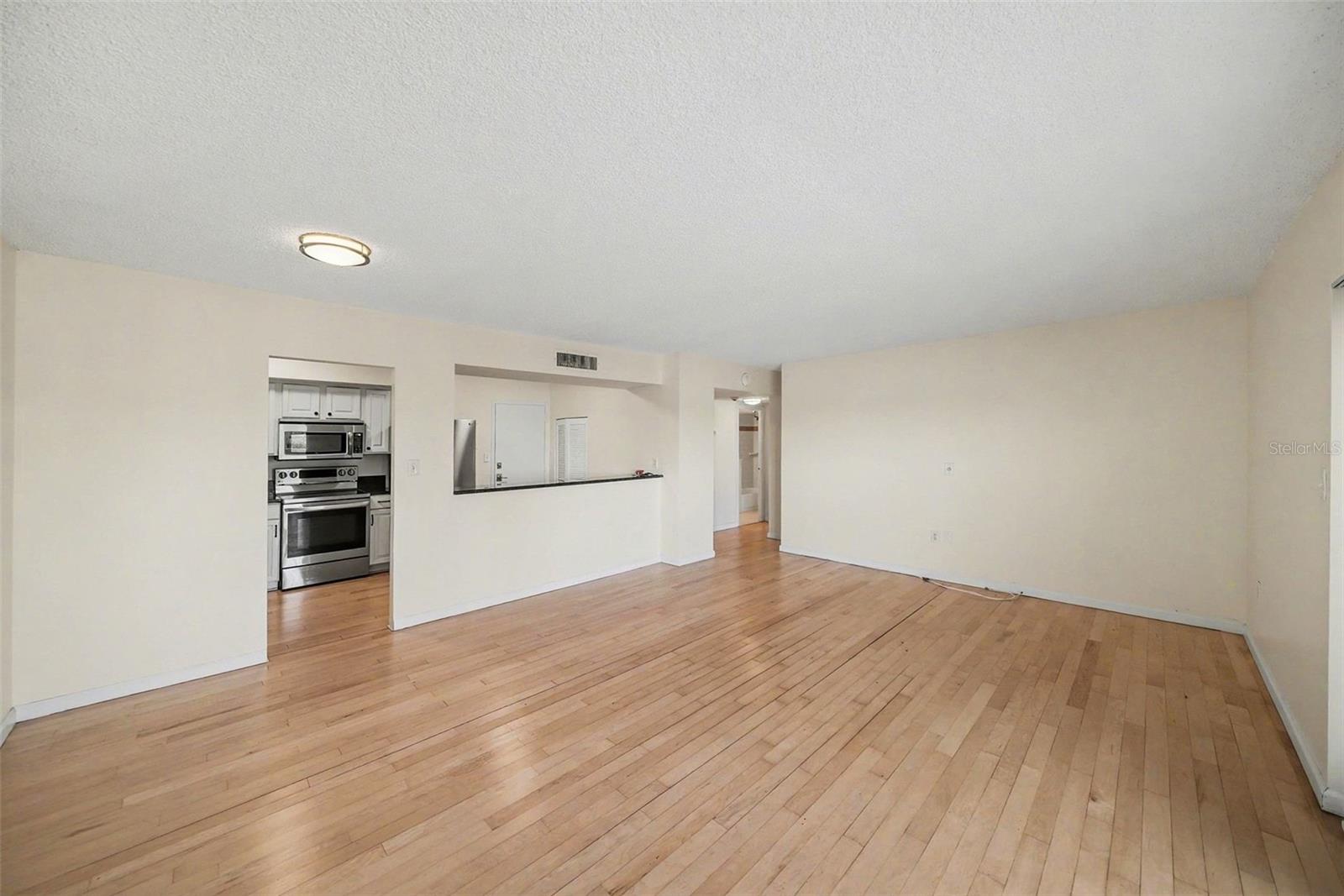 Image 8 of 40 For 2401 Bayshore Boulevard 1007