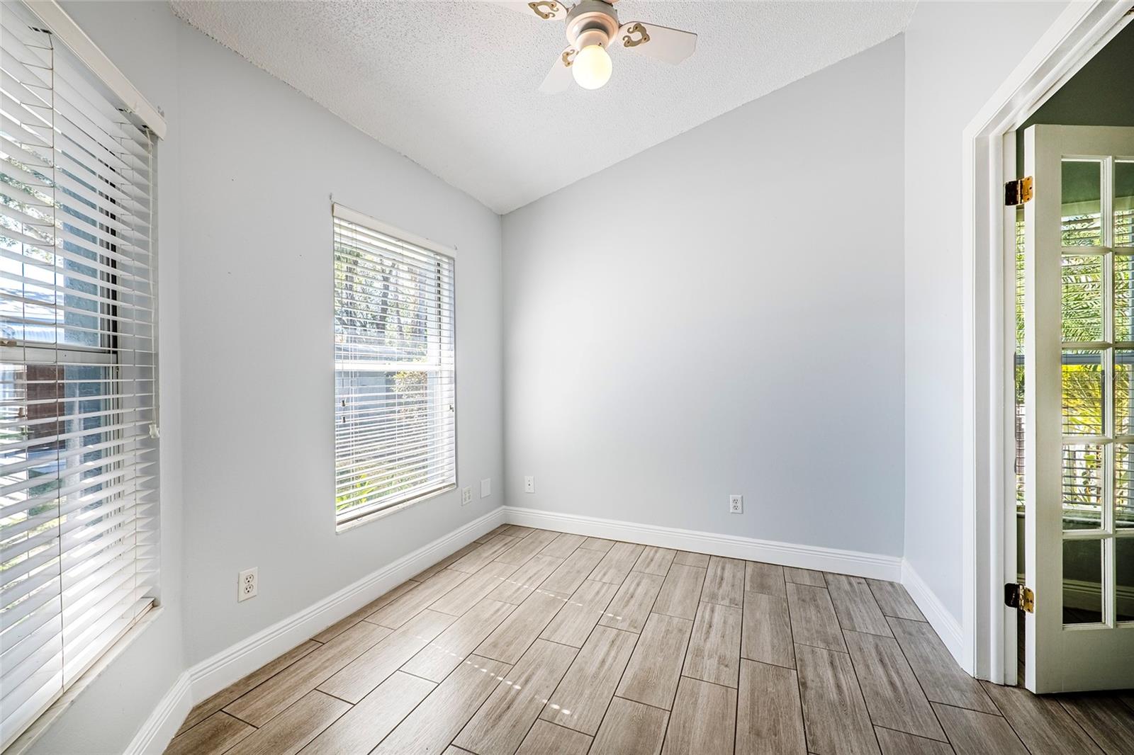 Image 24 of 48 For 15912 Armistead Lane