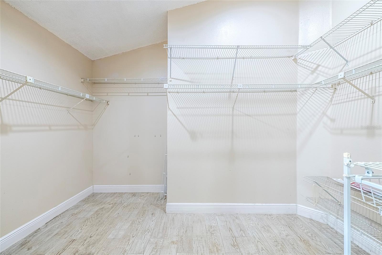 Image 25 of 48 For 15912 Armistead Lane