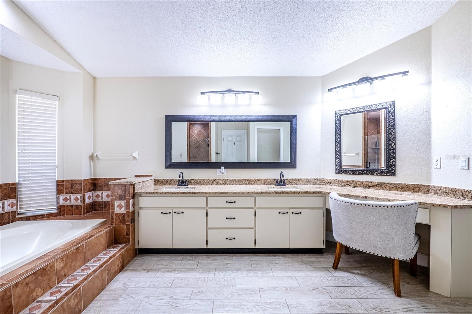 Image 26 of 48 For 15912 Armistead Lane