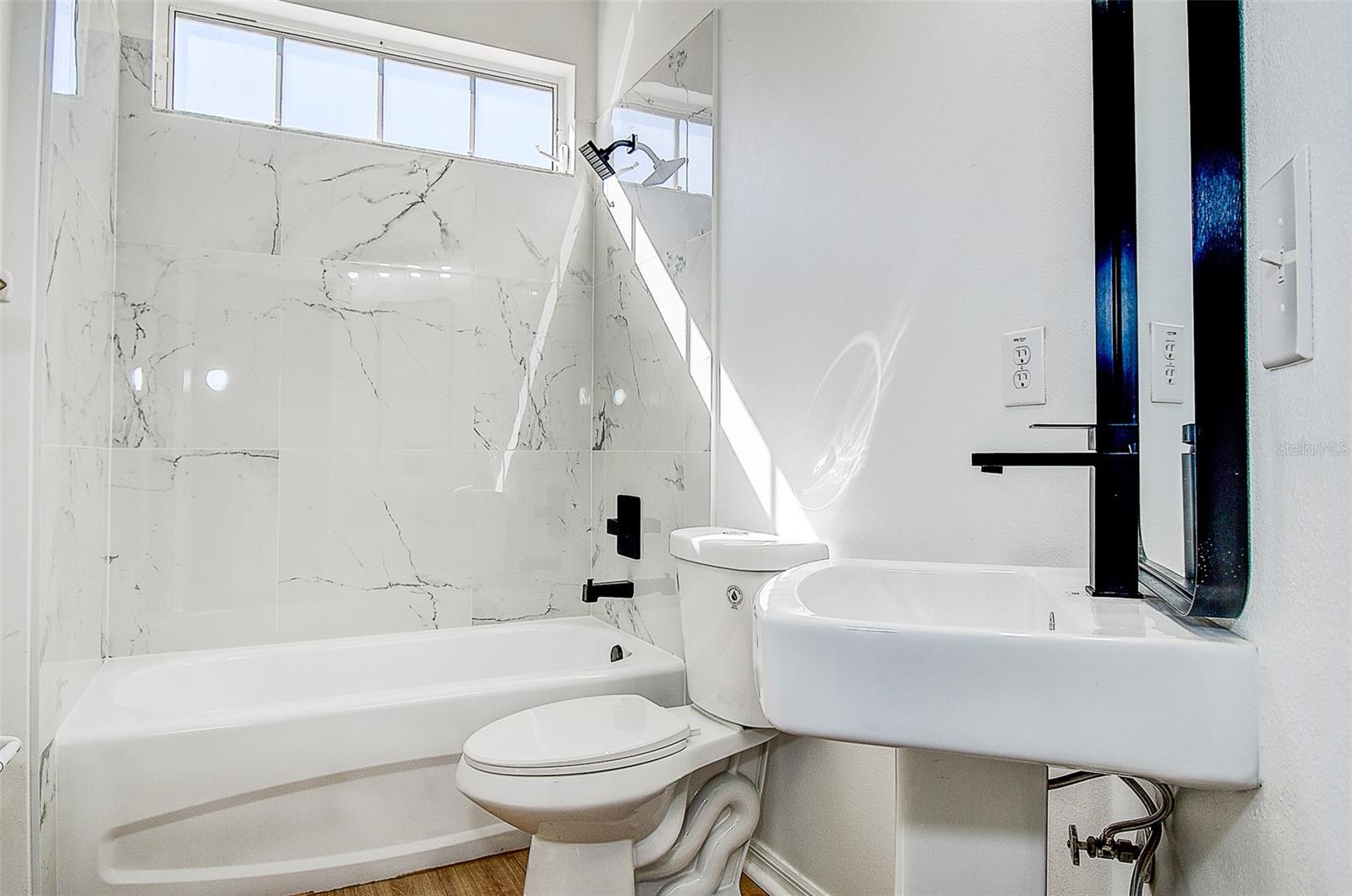 Listing photo id 13 for 15906 Prince William Place