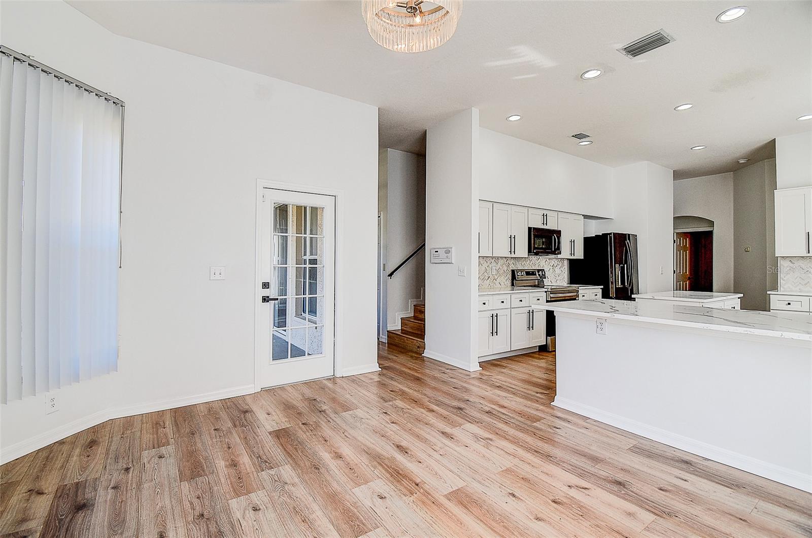 Listing photo id 16 for 15906 Prince William Place