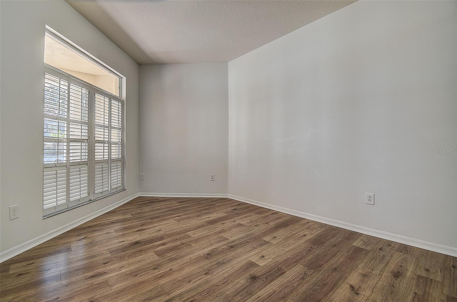 Listing photo id 23 for 15906 Prince William Place