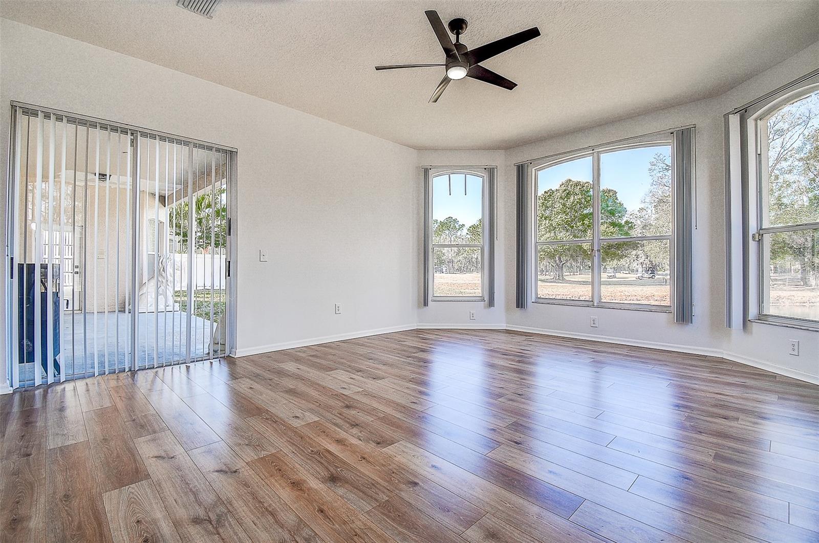 Listing photo id 26 for 15906 Prince William Place