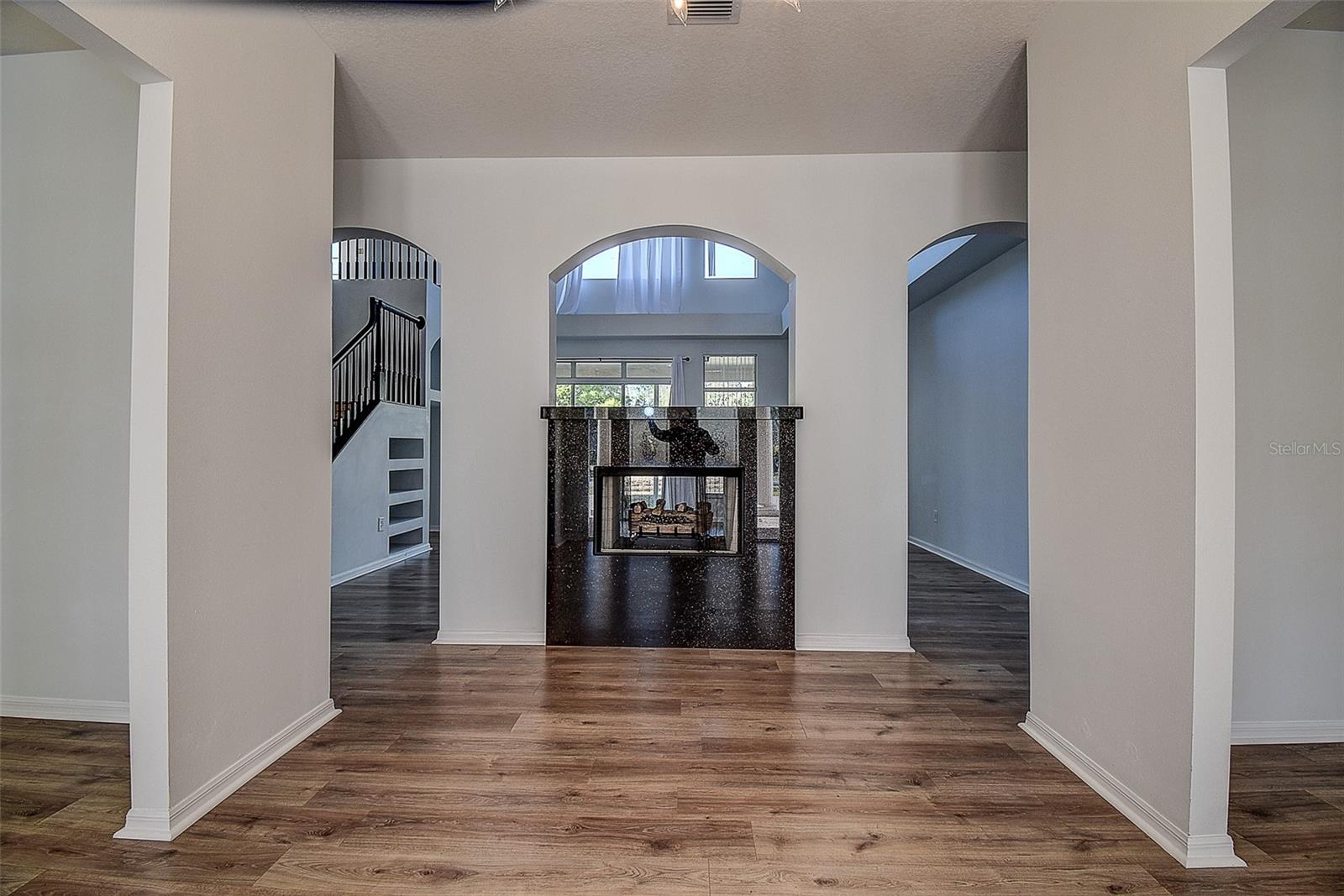 Listing photo id 1 for 15906 Prince William Place