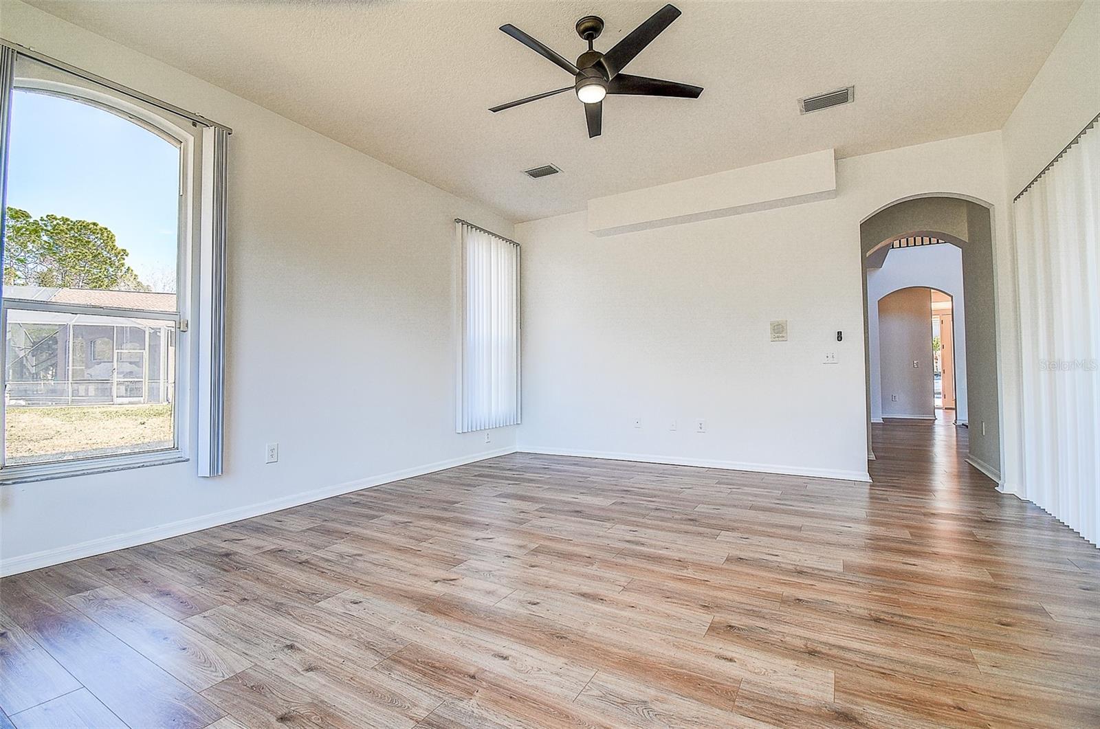 Listing photo id 28 for 15906 Prince William Place