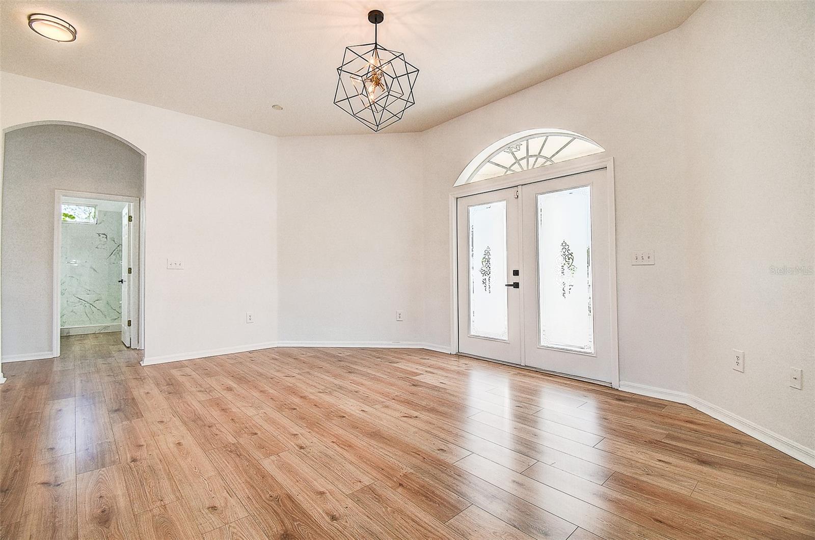 Listing photo id 35 for 15906 Prince William Place