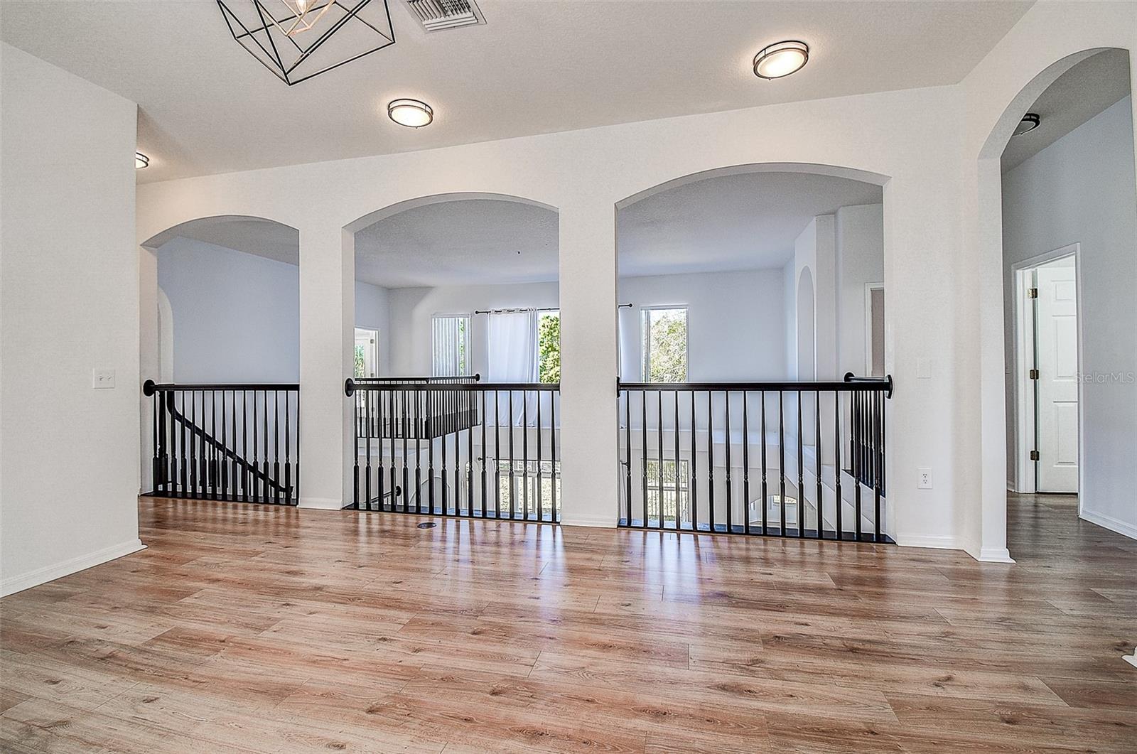 Listing photo id 38 for 15906 Prince William Place