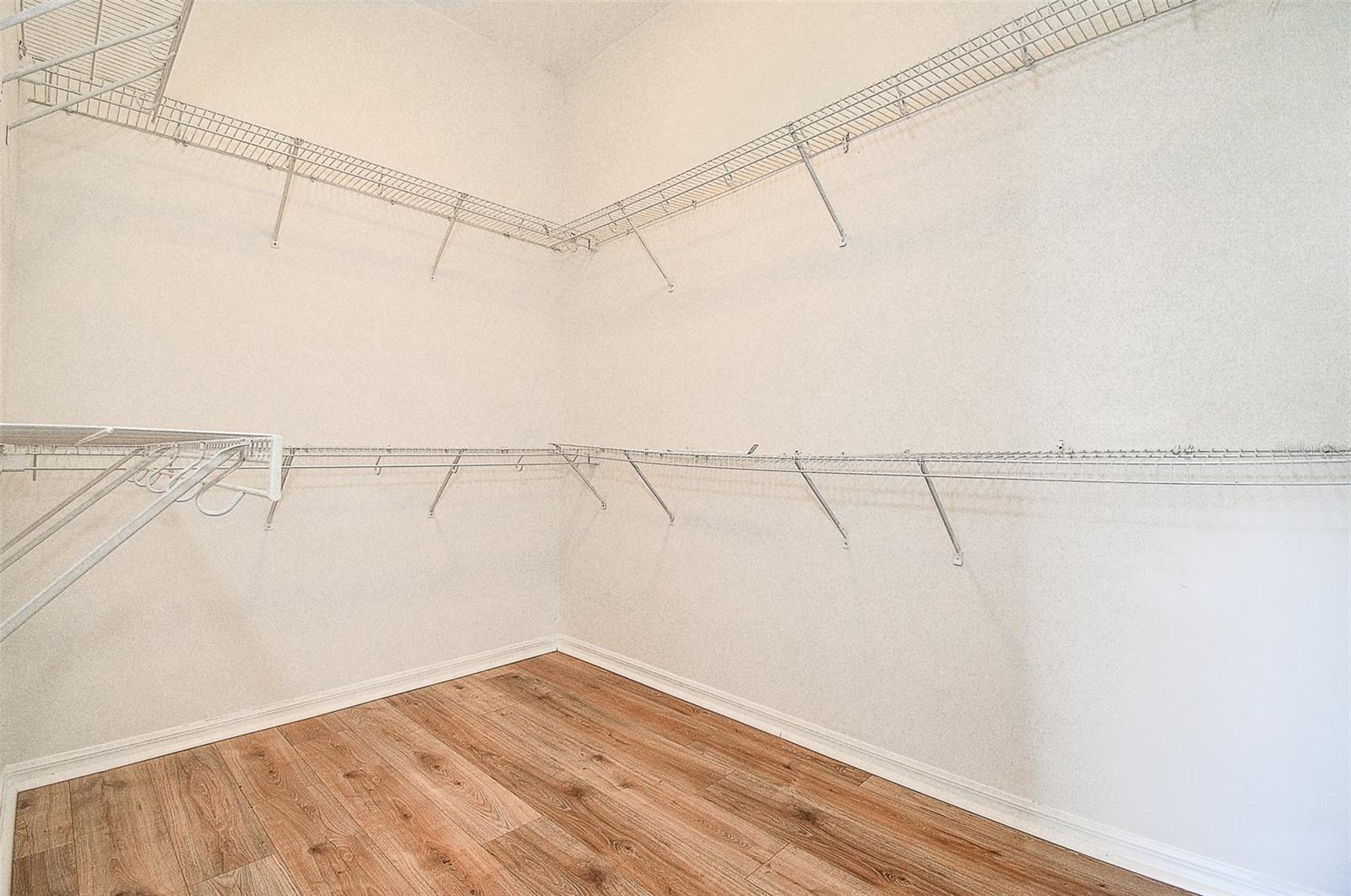 Listing photo id 46 for 15906 Prince William Place