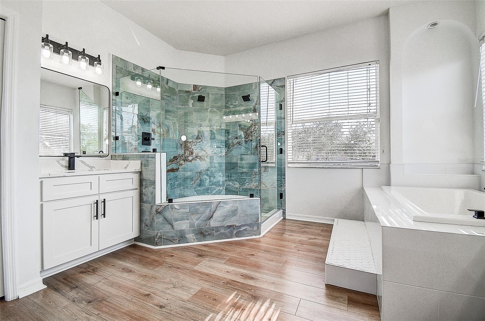 Listing photo id 48 for 15906 Prince William Place