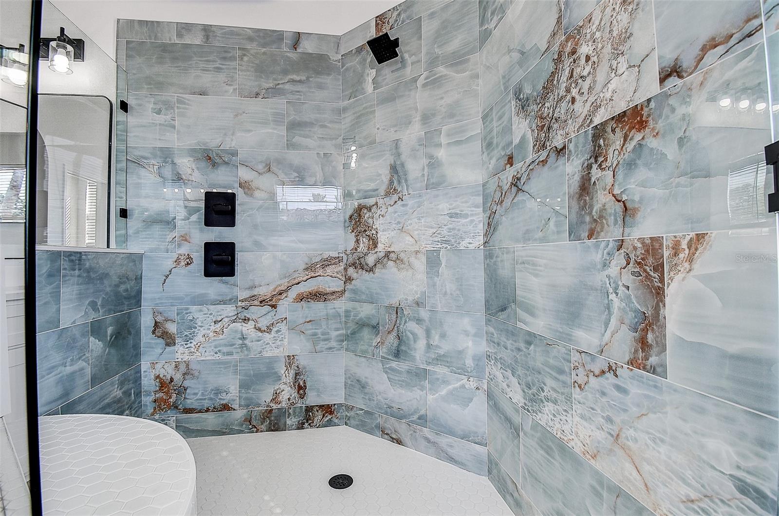 Listing photo id 49 for 15906 Prince William Place