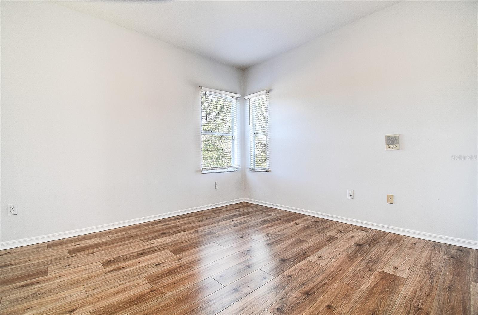 Listing photo id 56 for 15906 Prince William Place