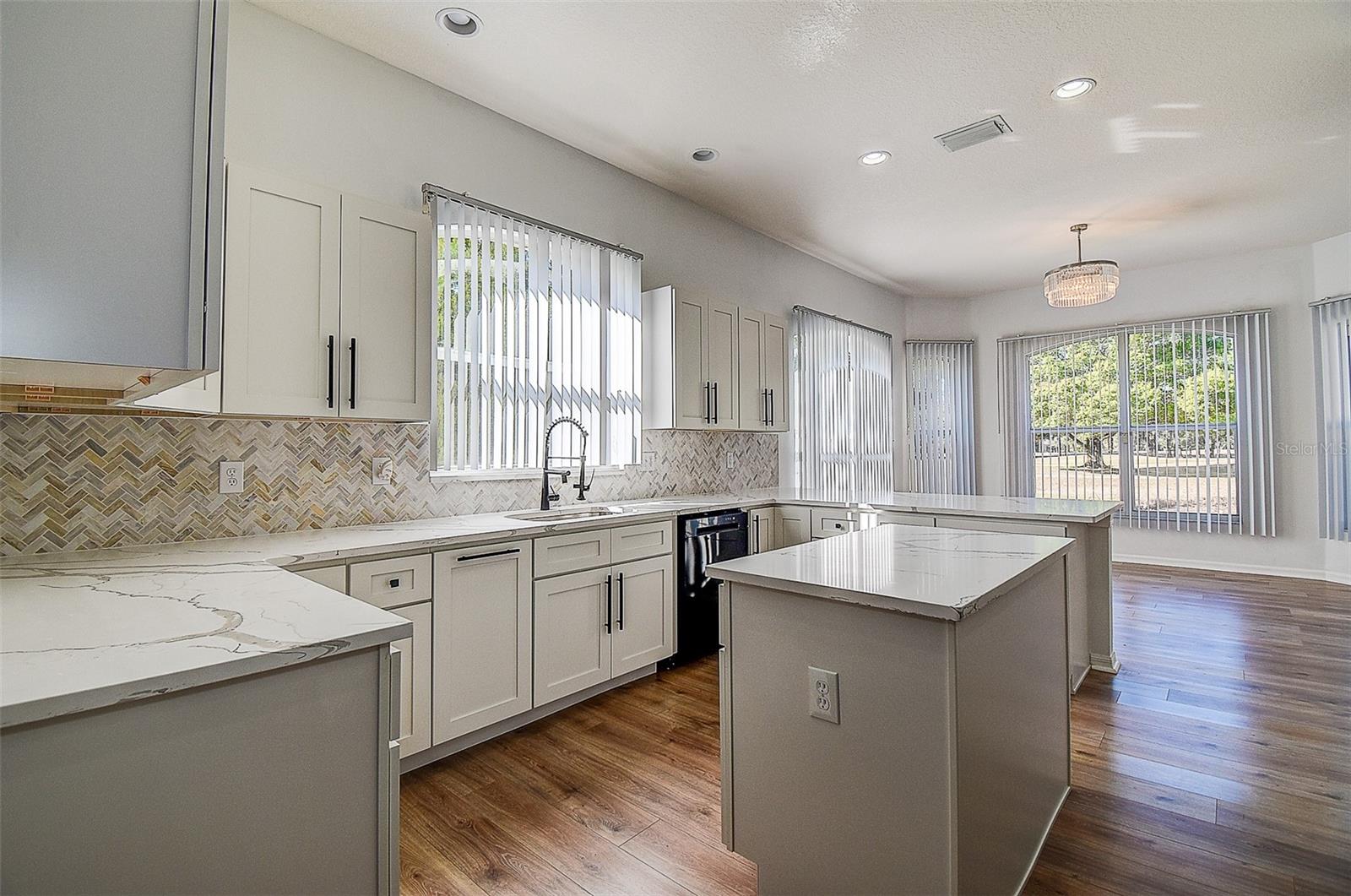 Listing photo id 6 for 15906 Prince William Place