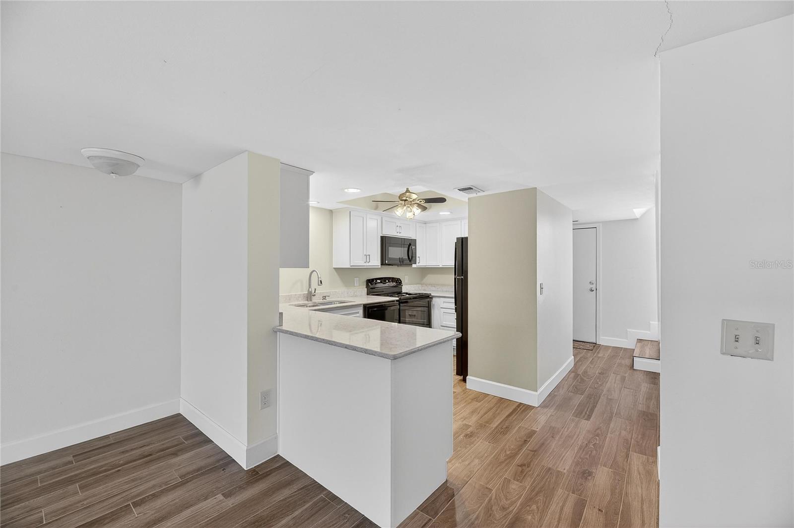 Listing photo id 8 for 1028 Apollo Beach Boulevard 23