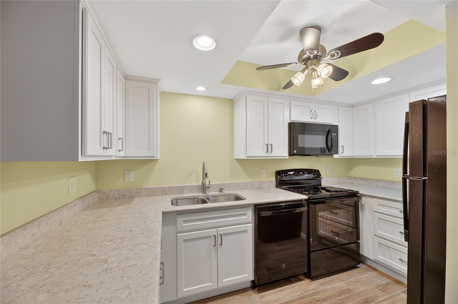 Listing photo id 9 for 1028 Apollo Beach Boulevard 23