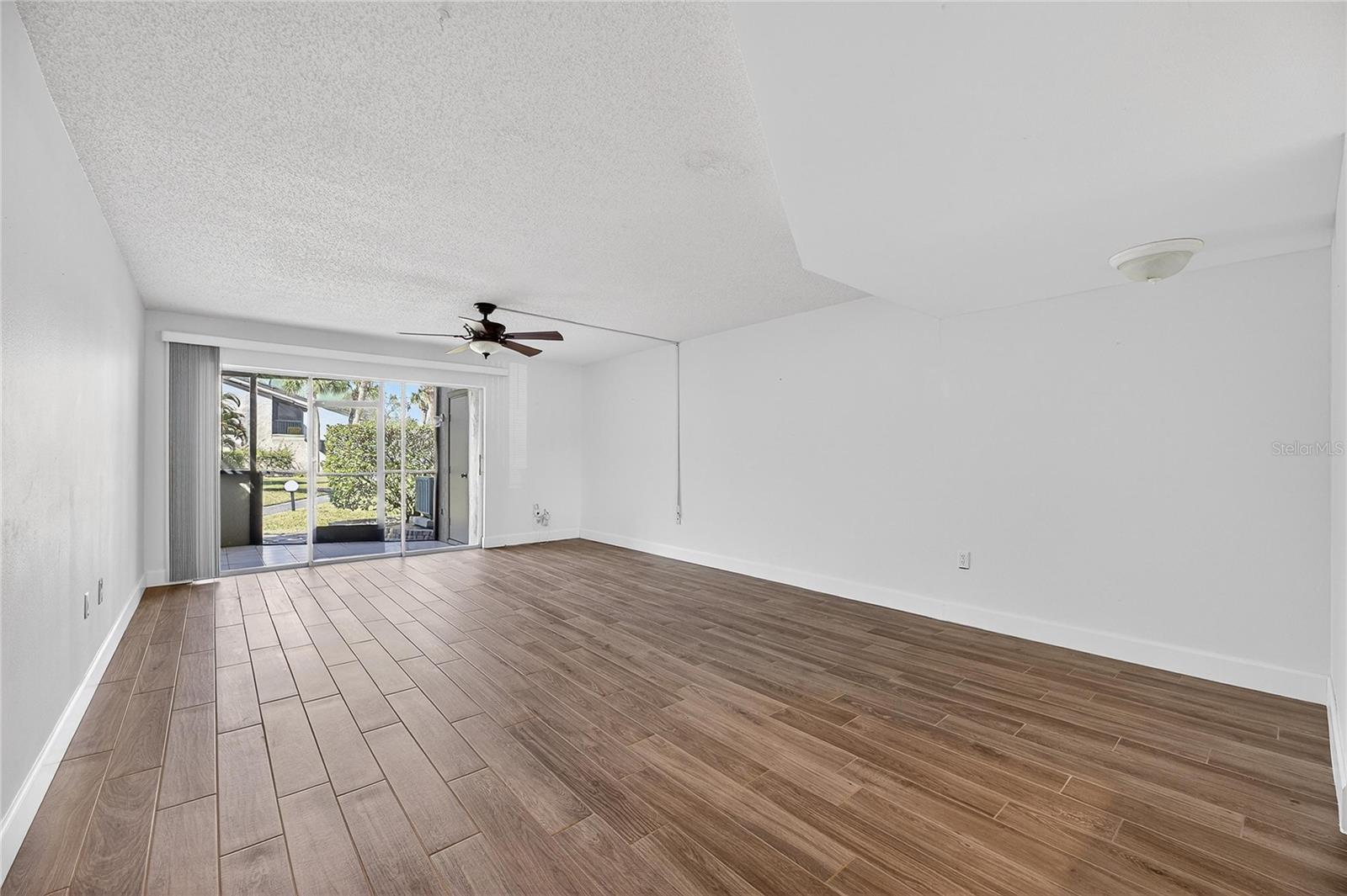 Listing photo id 15 for 1028 Apollo Beach Boulevard 23