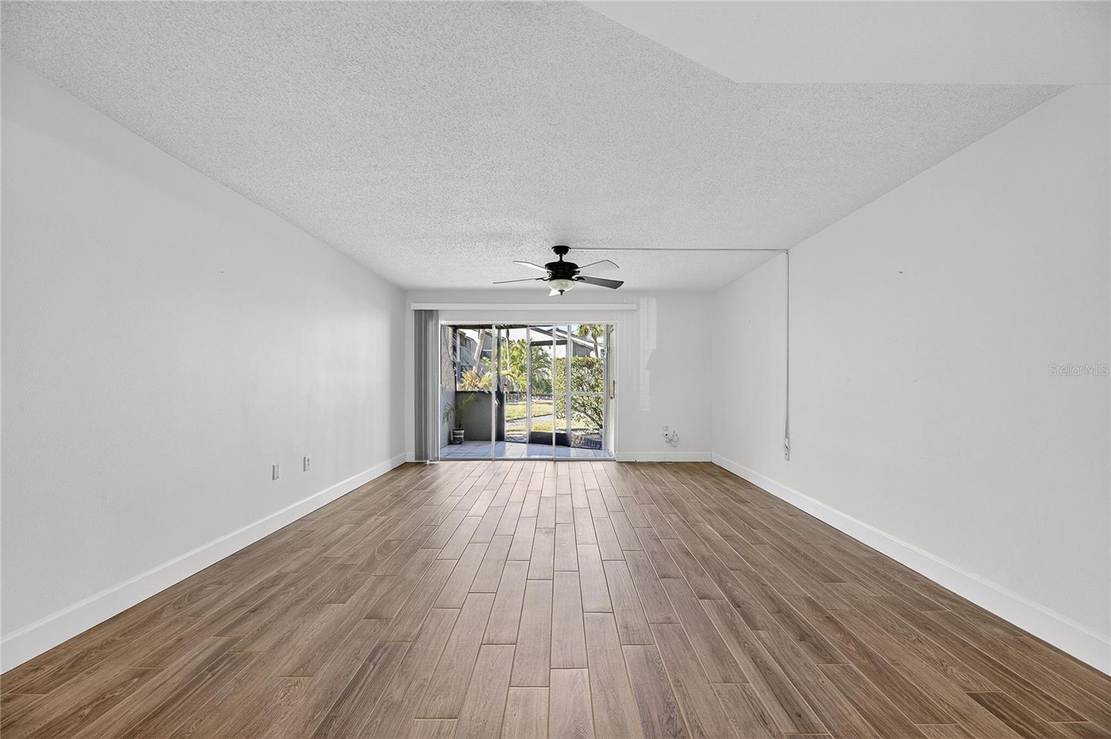 Listing photo id 16 for 1028 Apollo Beach Boulevard 23