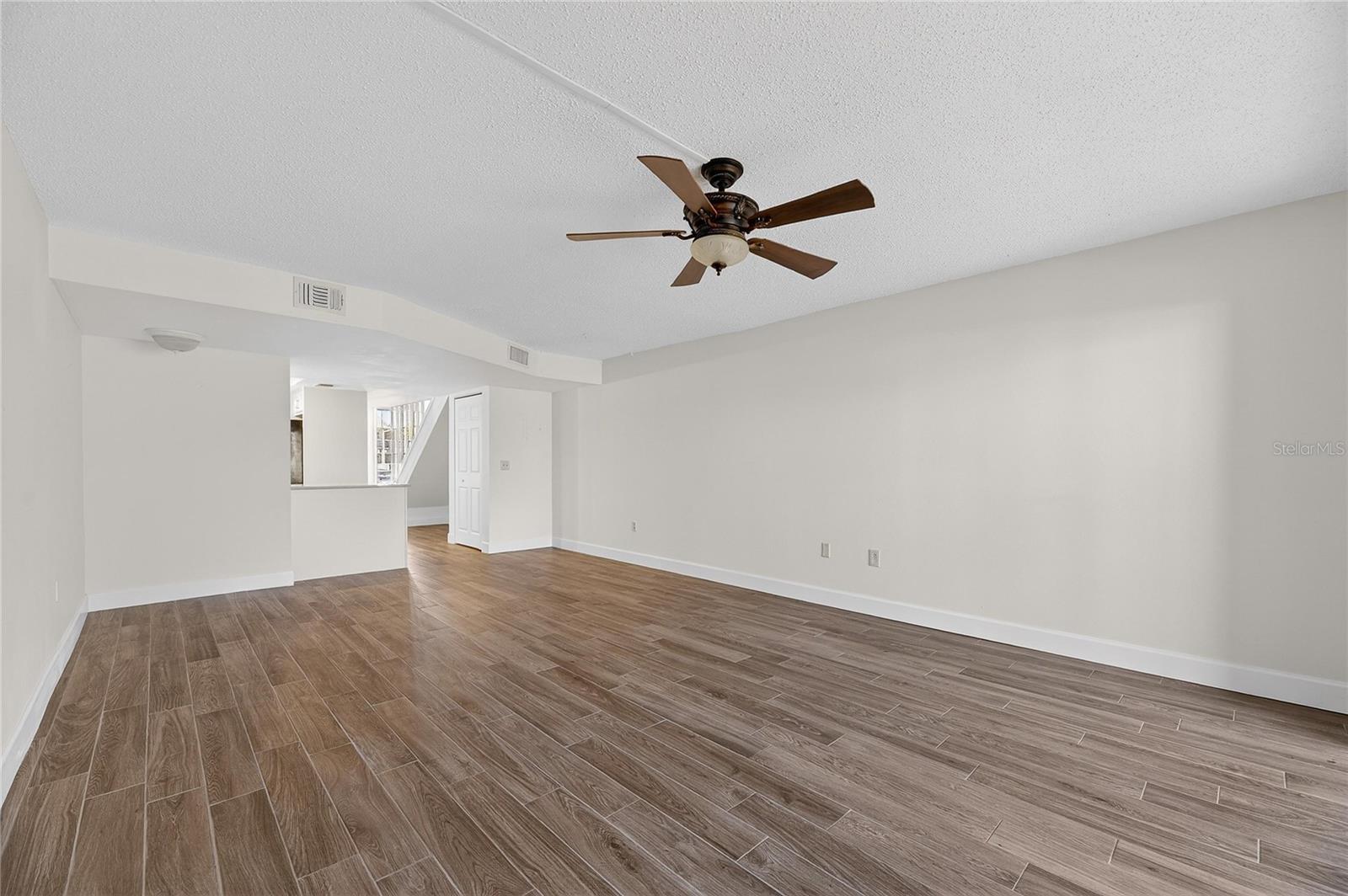 Listing photo id 19 for 1028 Apollo Beach Boulevard 23