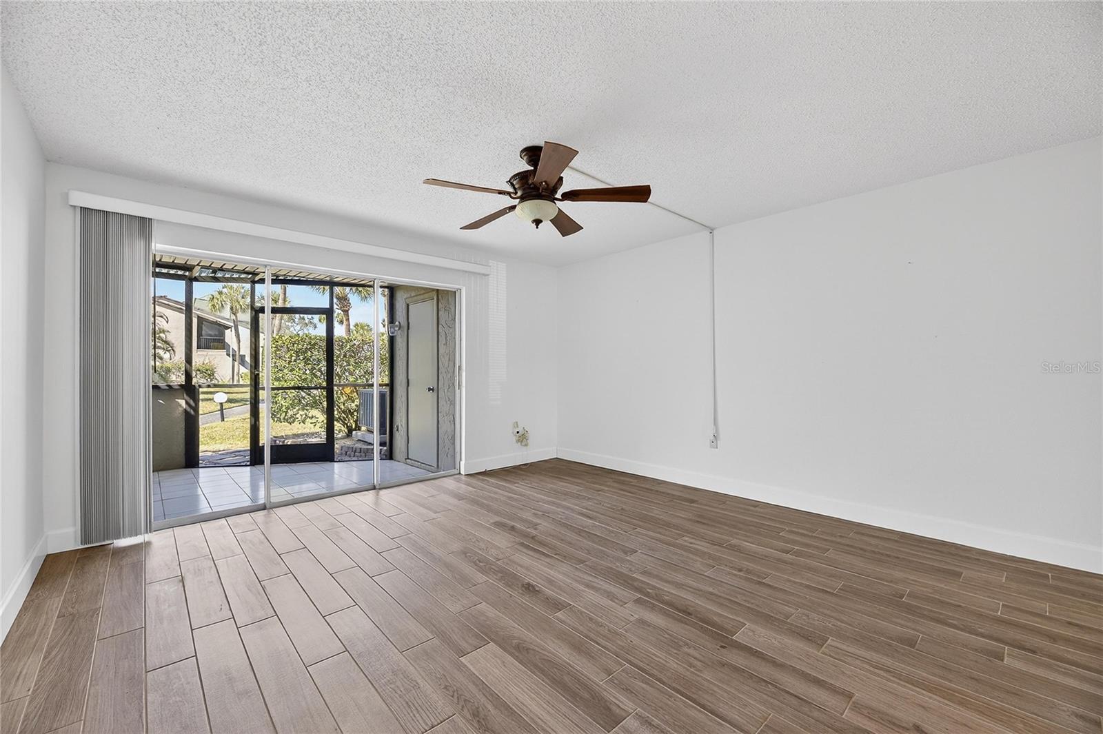 Listing photo id 21 for 1028 Apollo Beach Boulevard 23