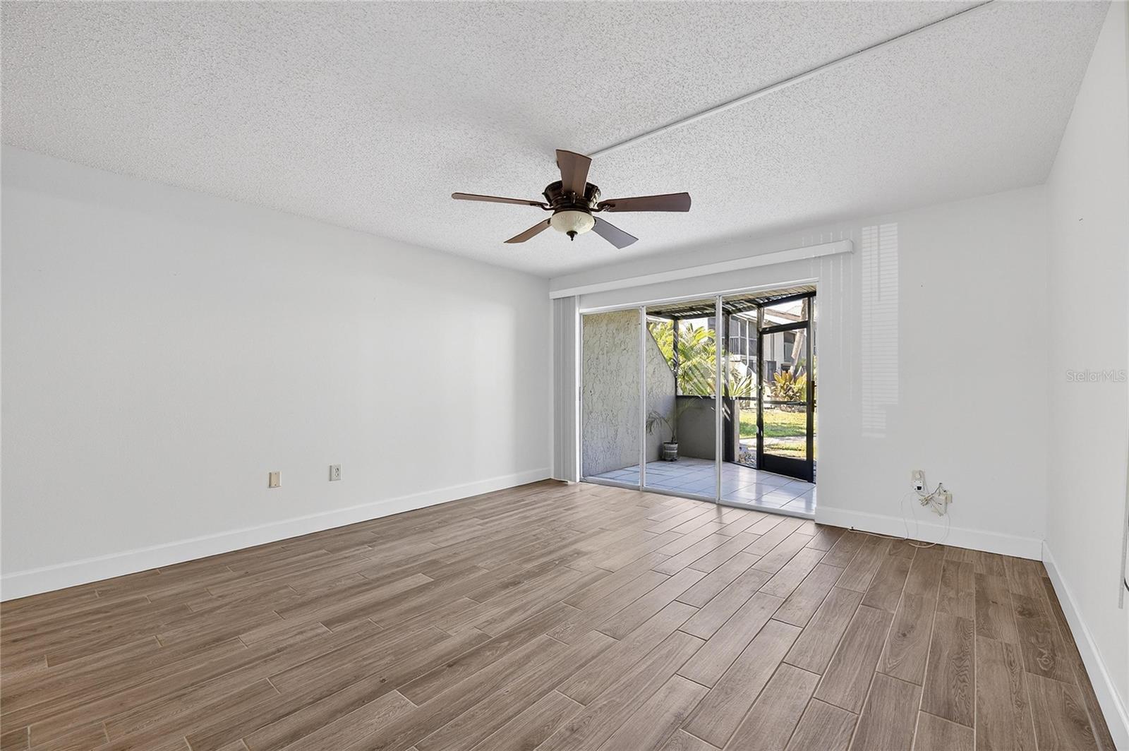 Listing photo id 22 for 1028 Apollo Beach Boulevard 23