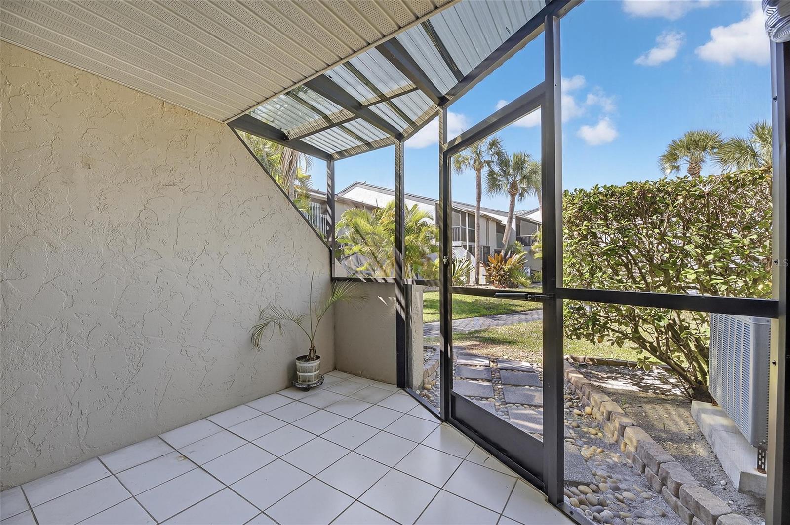 Listing photo id 26 for 1028 Apollo Beach Boulevard 23