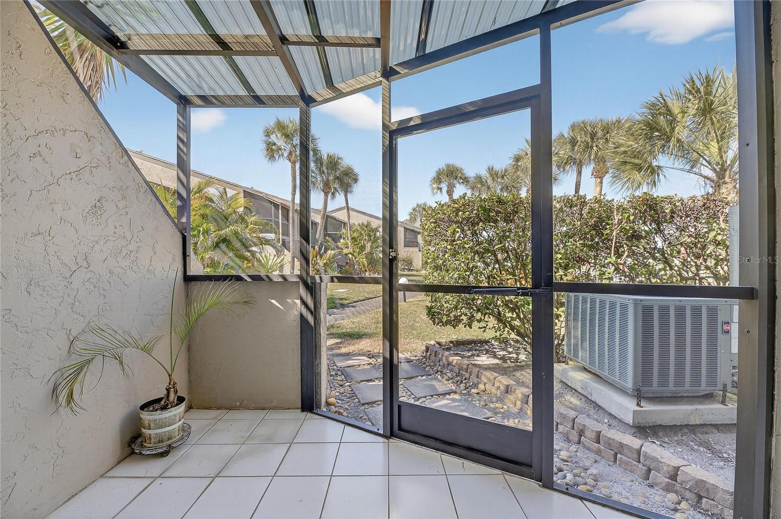 Listing photo id 27 for 1028 Apollo Beach Boulevard 23