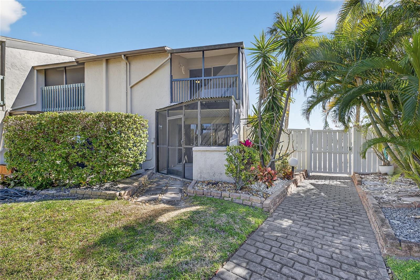 Listing photo id 28 for 1028 Apollo Beach Boulevard 23