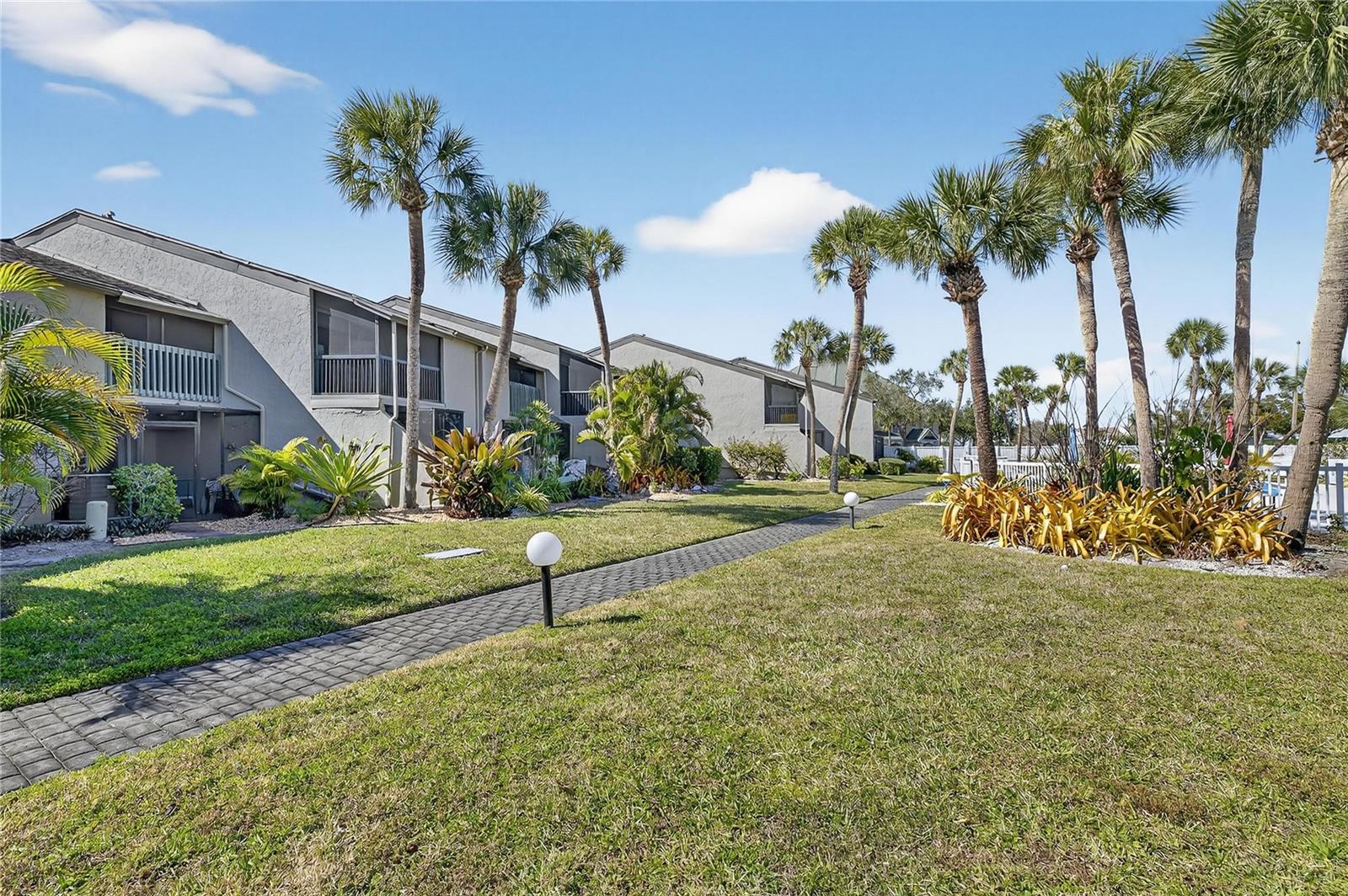 Listing photo id 31 for 1028 Apollo Beach Boulevard 23