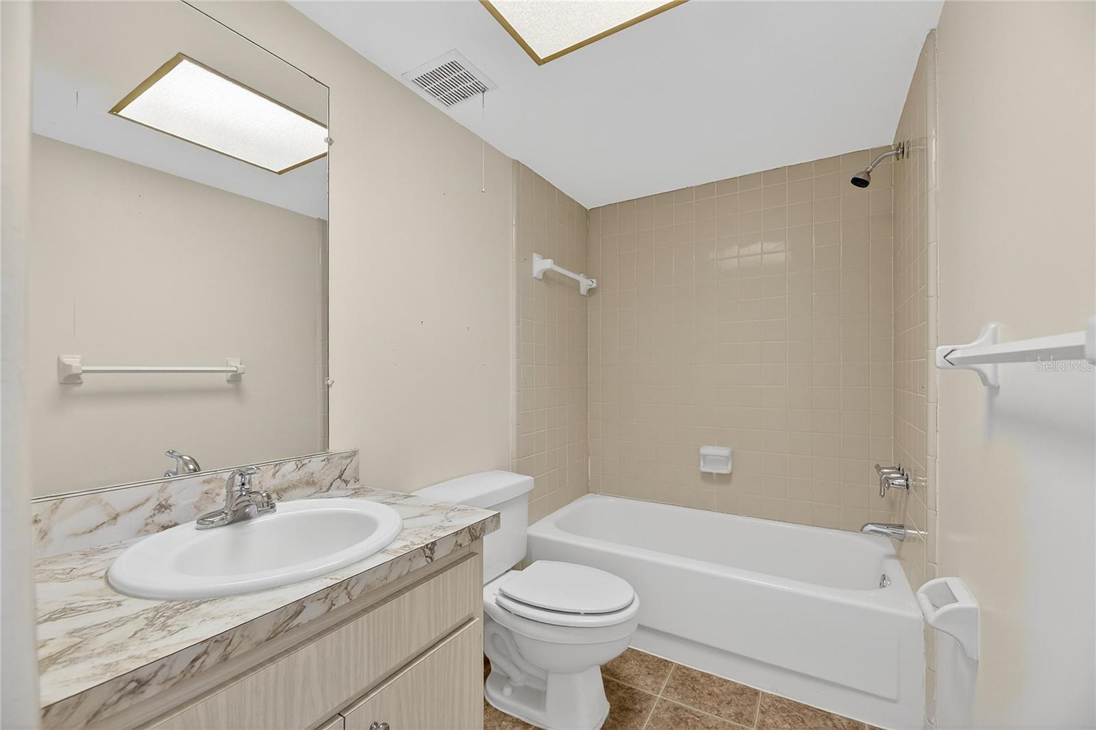 Listing photo id 39 for 1028 Apollo Beach Boulevard 23