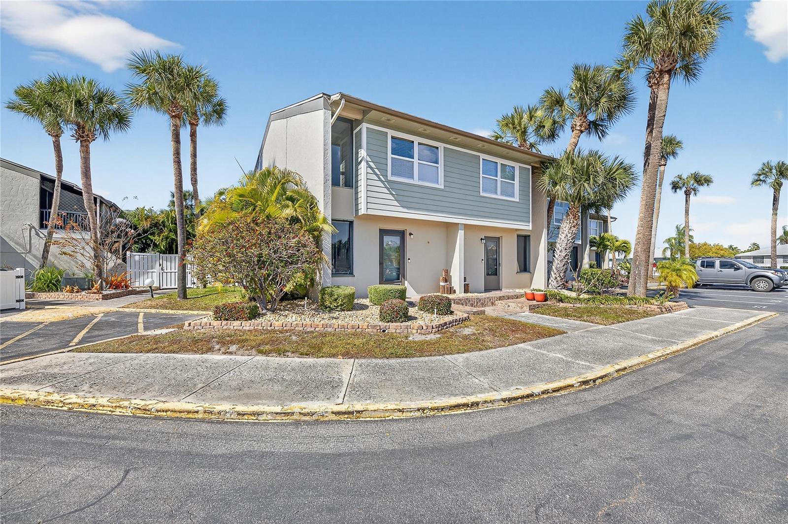 Listing photo id 54 for 1028 Apollo Beach Boulevard 23
