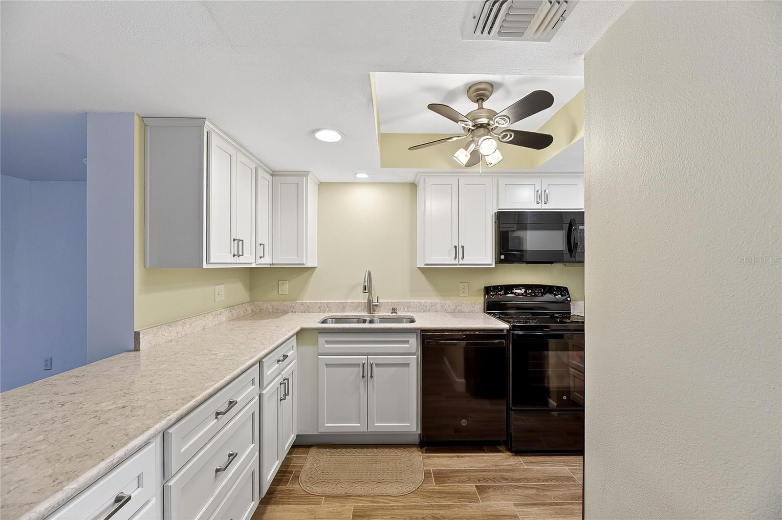 Listing photo id 7 for 1028 Apollo Beach Boulevard 23