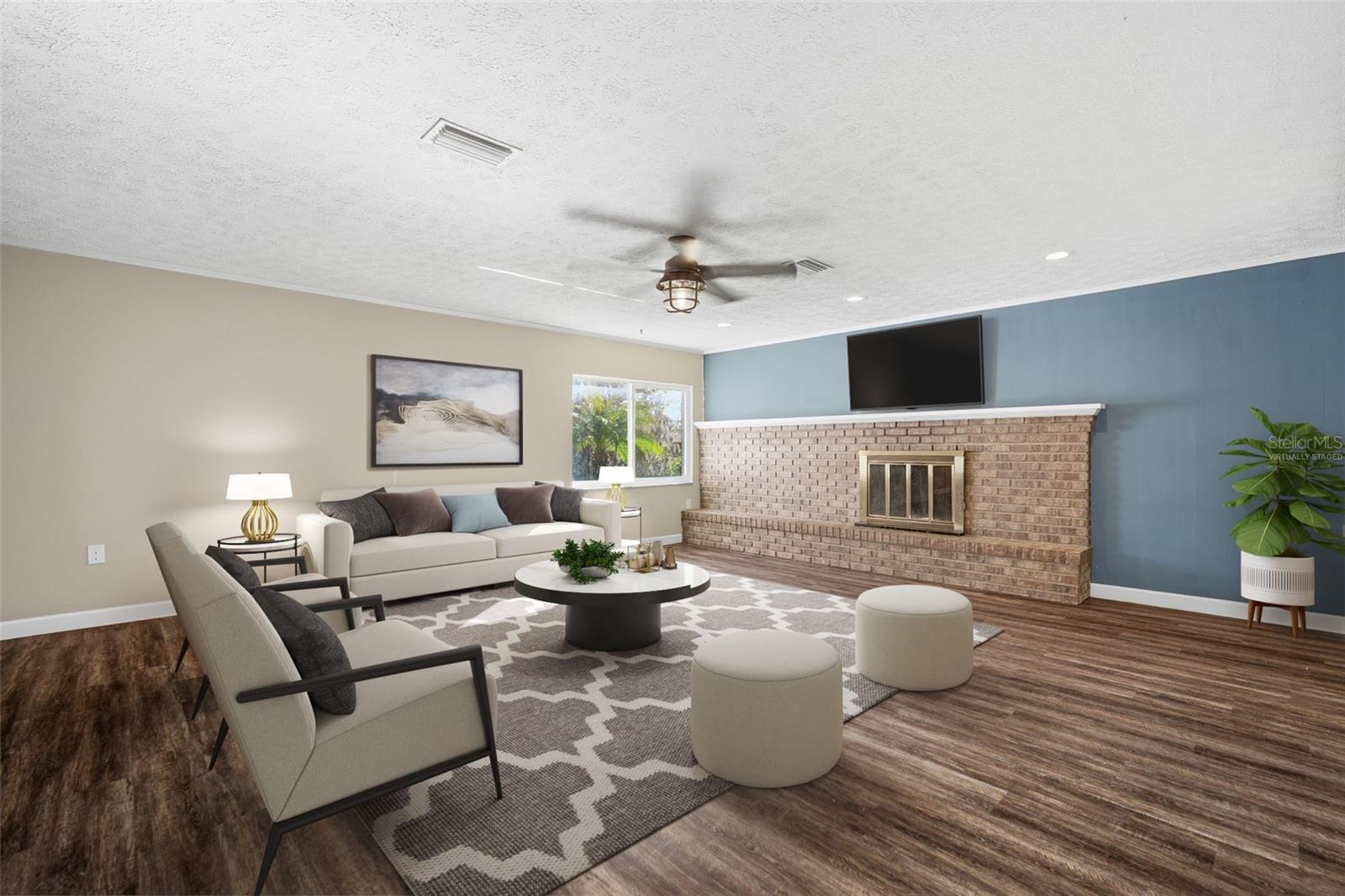 Listing photo id 15 for 2842 Springdell Circle