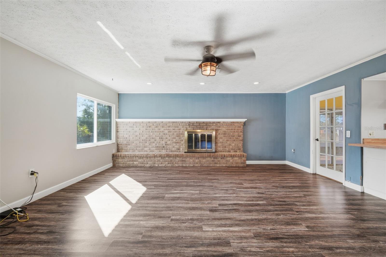 Listing photo id 17 for 2842 Springdell Circle