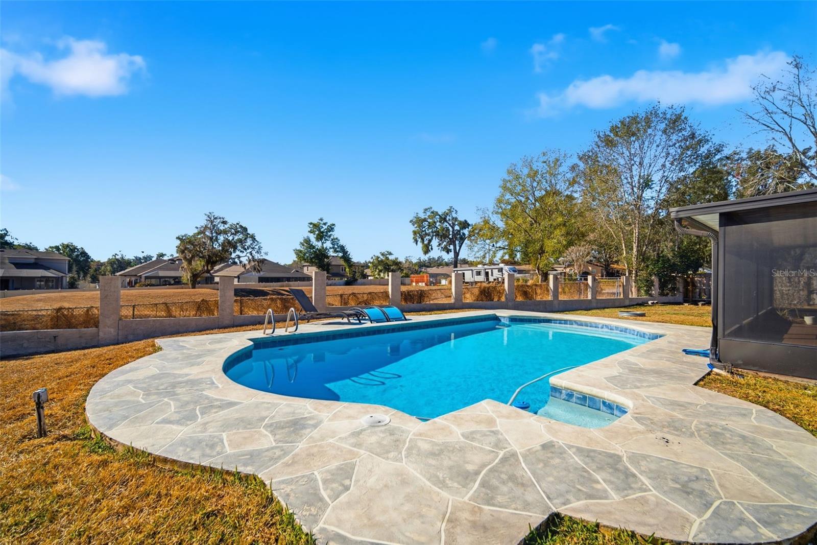 Listing photo id 0 for 2842 Springdell Circle