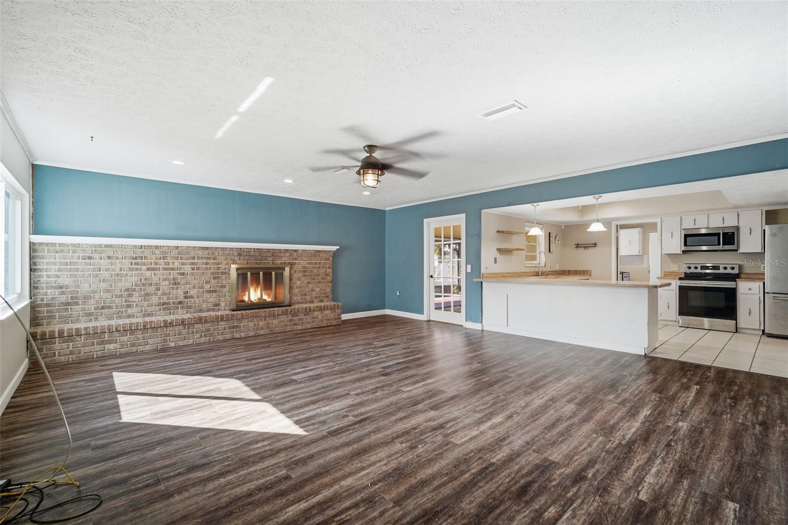 Listing photo id 19 for 2842 Springdell Circle