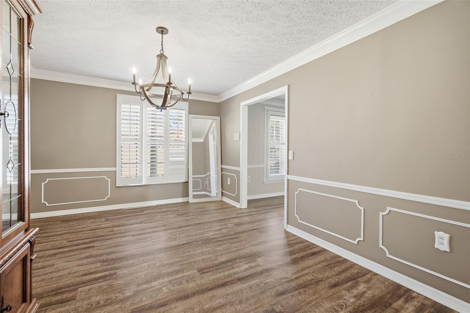 Listing photo id 26 for 2842 Springdell Circle